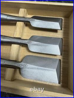 Yamahiro Oire Nomi Japanese chisel for making dovetail joints Set of 3